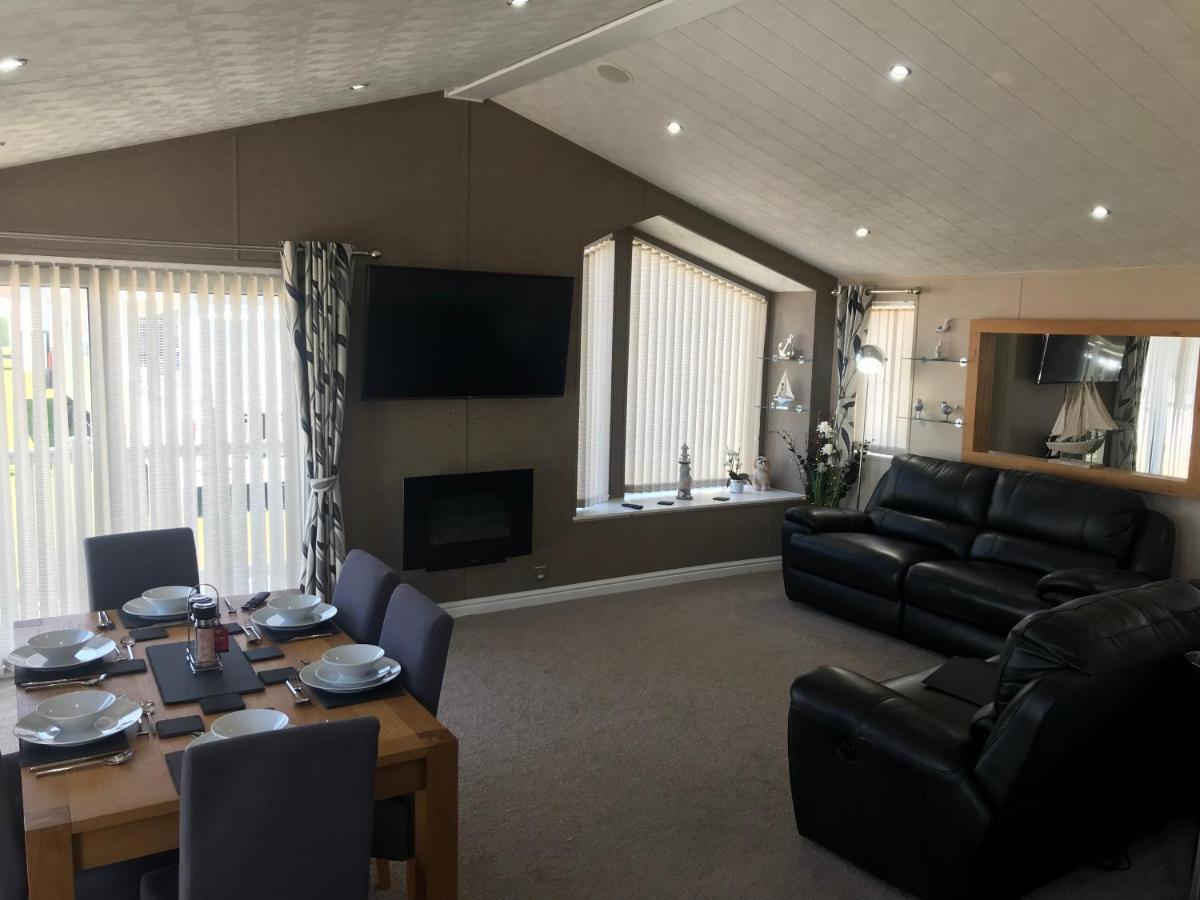 Hot Tub Accommodation North Wales Lodge 拉尔 外观 照片