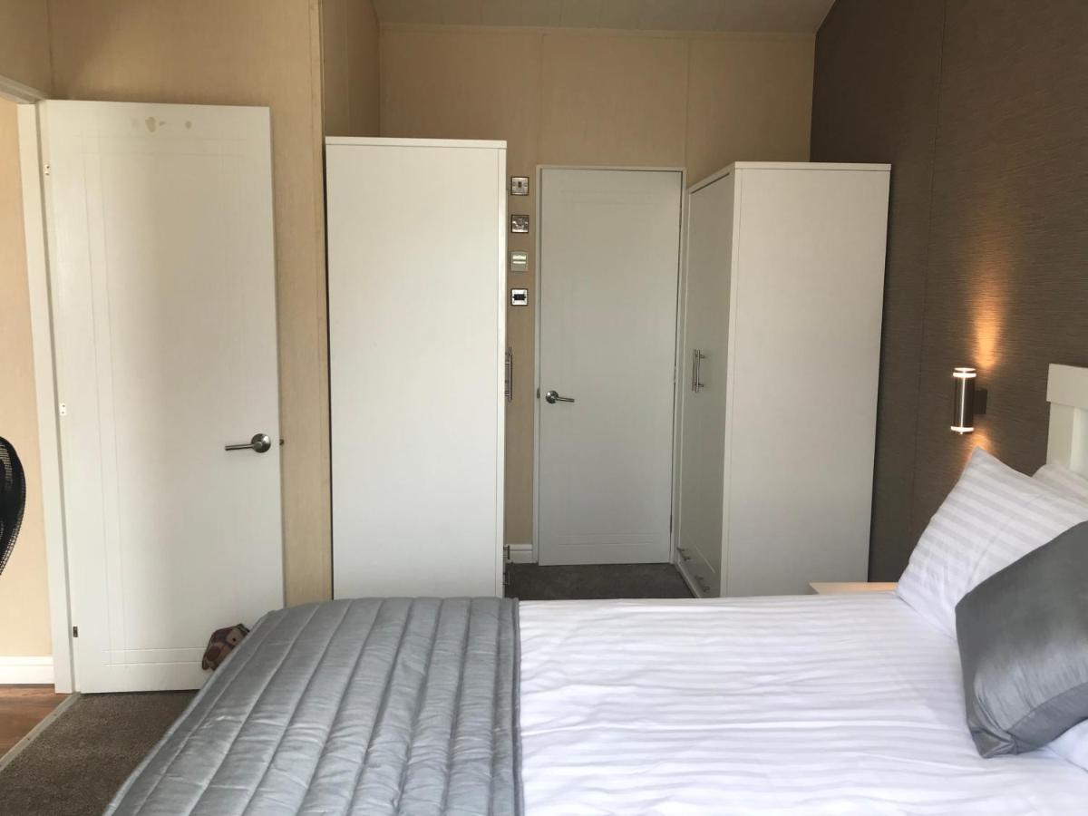 Hot Tub Accommodation North Wales Lodge 拉尔 外观 照片